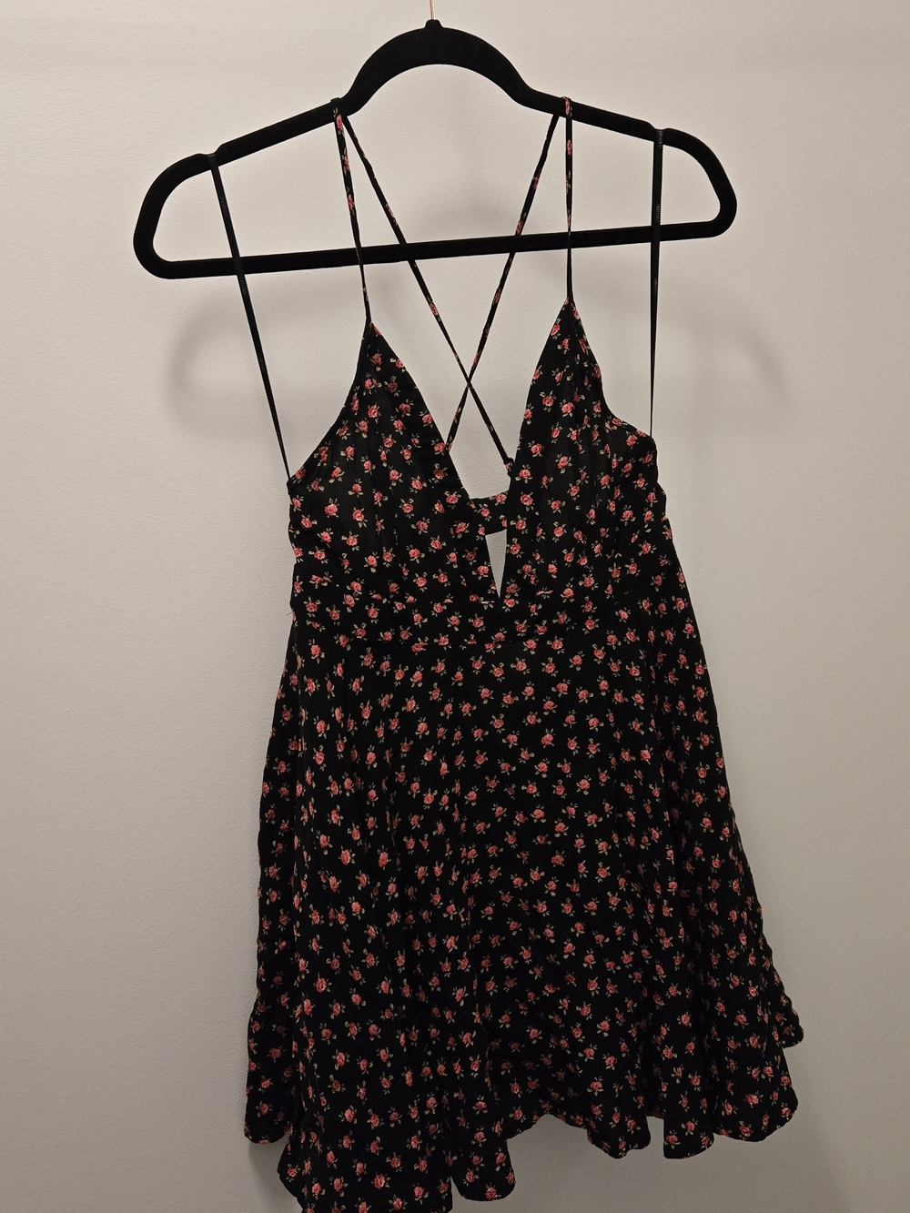 Forever 21 Black Floral Crisscross Spaghetti-Strap Cami